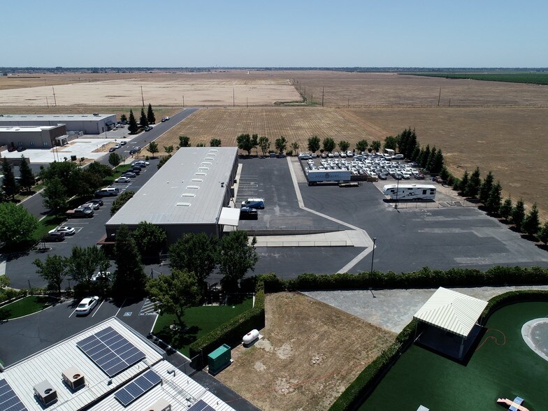 More Photos Of 40365 Brickyard Dr, Madera Unknown For Lease