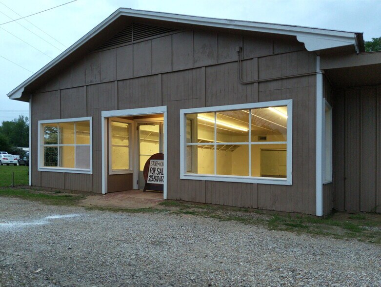 More Photos Of 1948 Tenaha St, Center Storefront Retail Residential For Lease