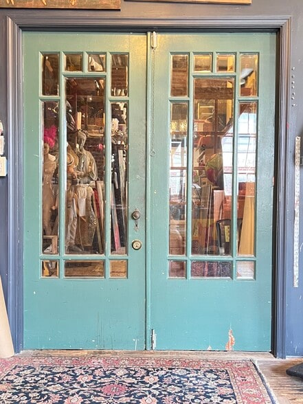 More Photos Of 1438-1442 Light St, Baltimore Showroom For Sale
