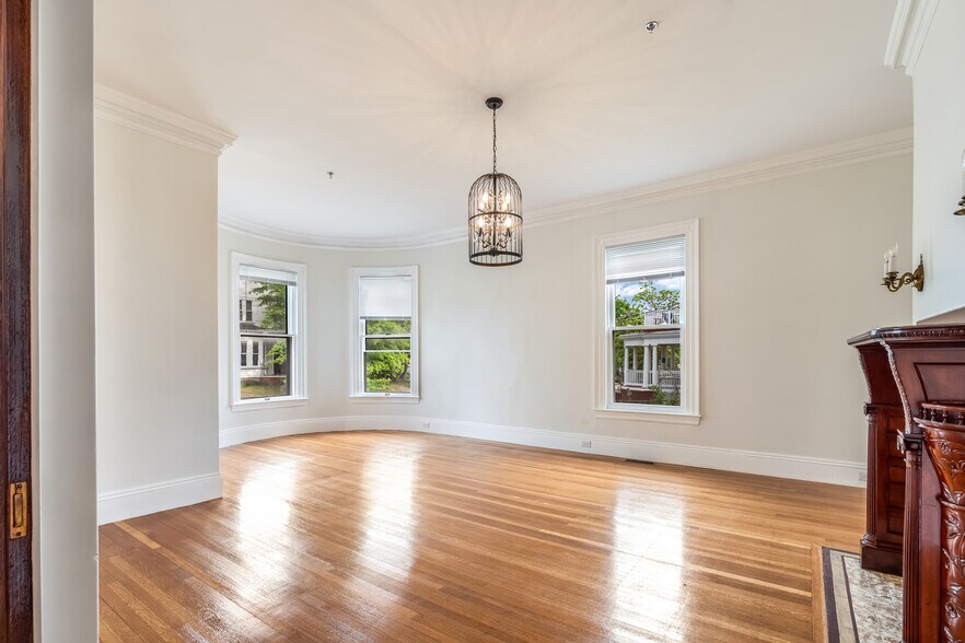 More Photos Of 180 Jackson St, Lawrence Office For Lease