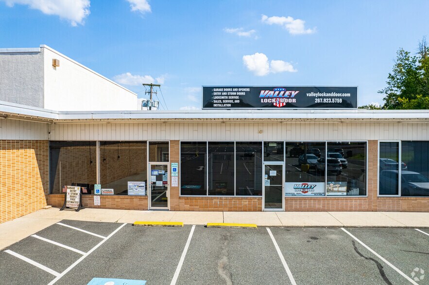 More Photos Of 22 E 4th St, East Greenville Restaurant For Lease