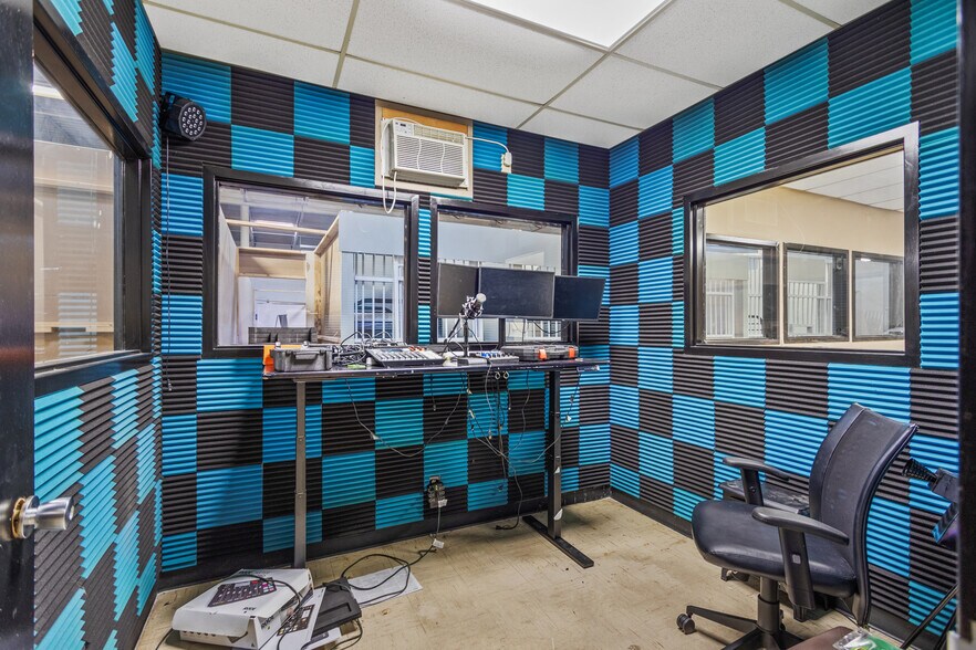More Photos Of 1862 LATHAM St, Memphis Warehouse For Sale