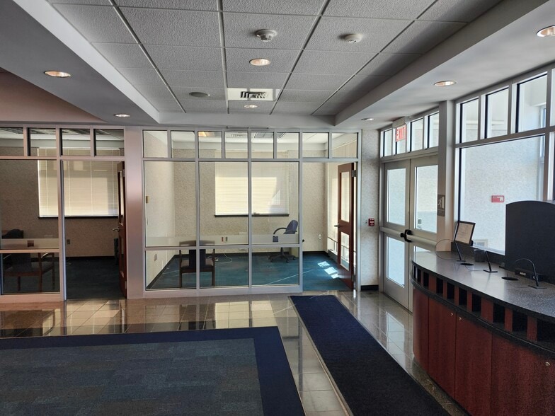 More Photos Of 1600 Sumneytown Pike, Lansdale Bank For Lease