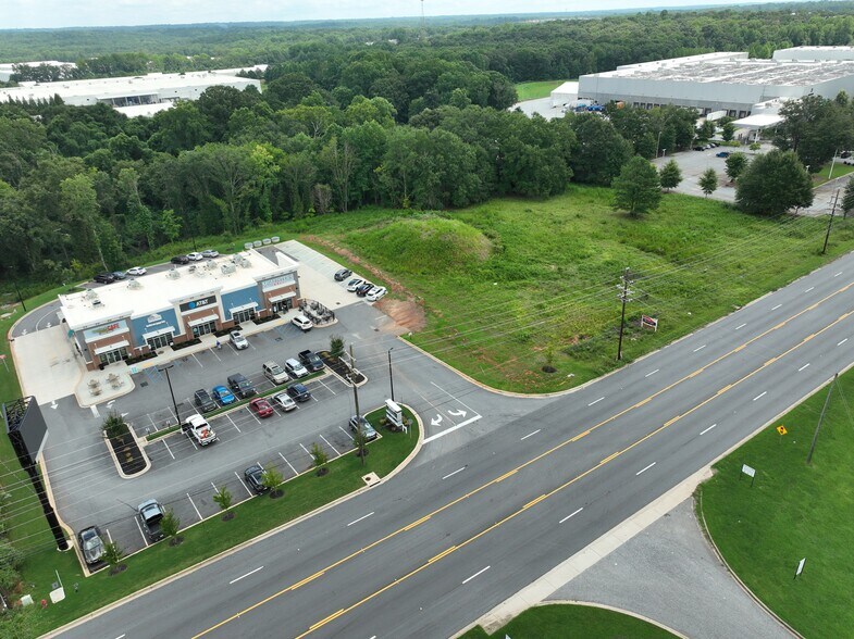 More Photos Of 1723 Main st, Duncan Storefront Retail Office For Lease