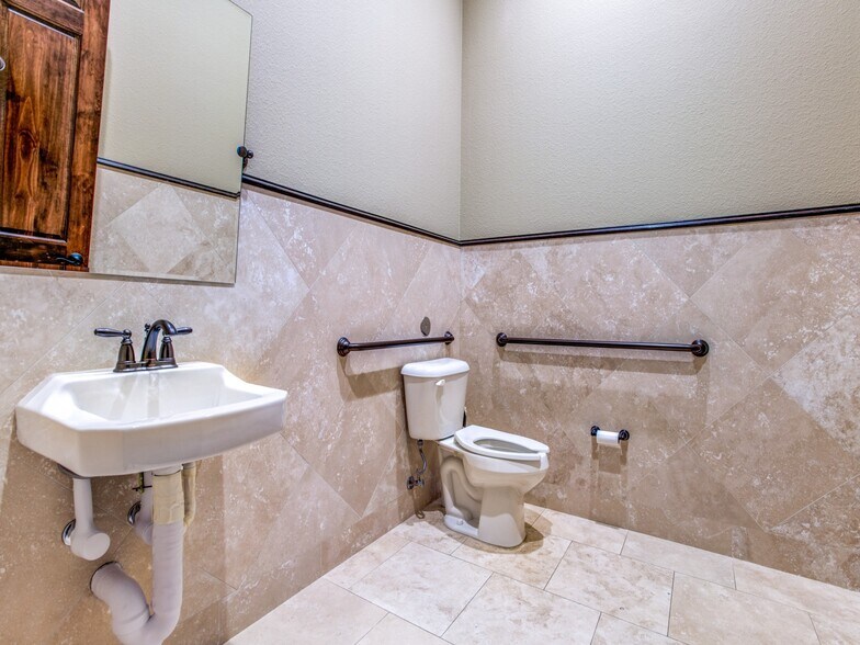 More Photos Of 9300 John Hickman Pky, Frisco Medical For Lease