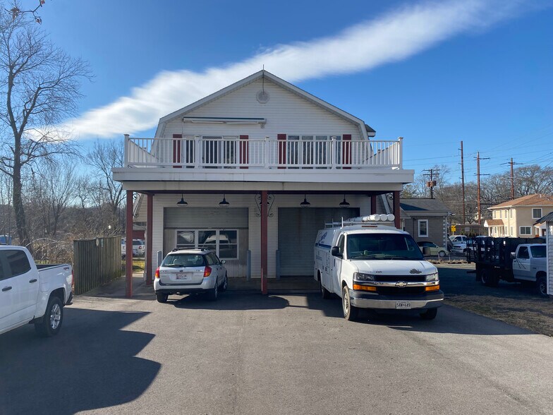 Primary Photo Of 8518 Chestnut Ave, Bowie Showroom For Sale