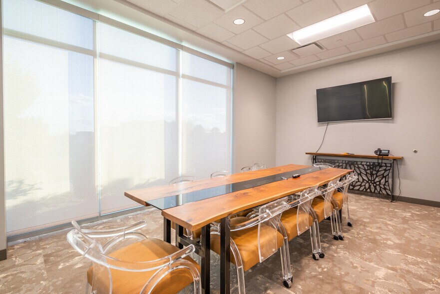 More Photos Of 225 Tomlinson Dr, Starkville Office For Sale