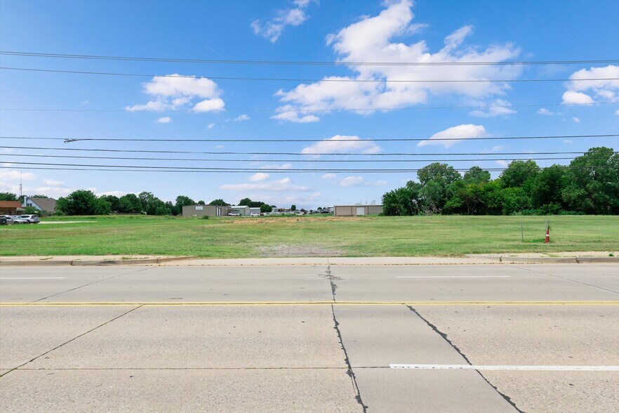 More Photos Of 301 S Yukon Pky, Yukon Land For Sale
