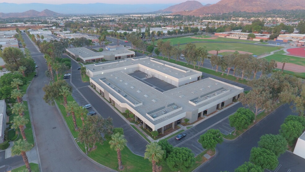 More Photos Of 3343-3349 Chicago Ave, Riverside Unknown For Lease