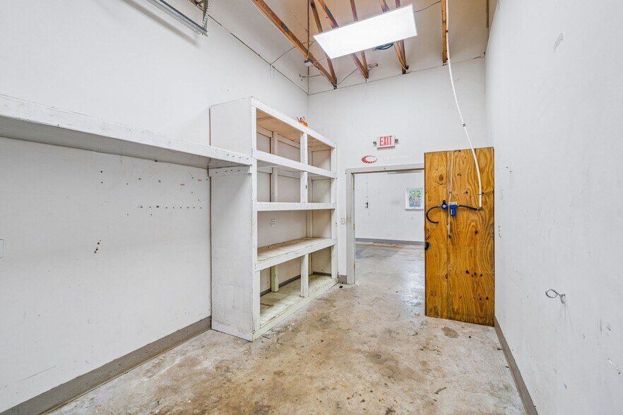 More Photos Of 1719 Signal Point Rd, Charleston Self Storage For Sale