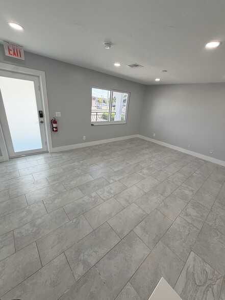 More Photos Of 2700 Evans Ave, Fort Myers Light Manufacturing For Lease