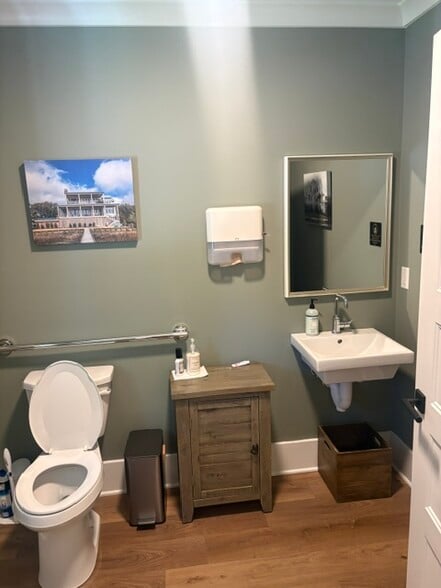 More Photos Of 1100 Palm Blvd, Isle Of Palms Office For Lease