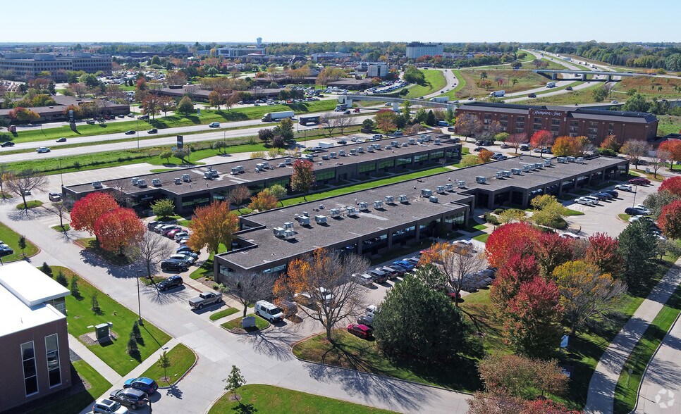 More Photos Of 6800 Lake Dr, West Des Moines Office For Lease