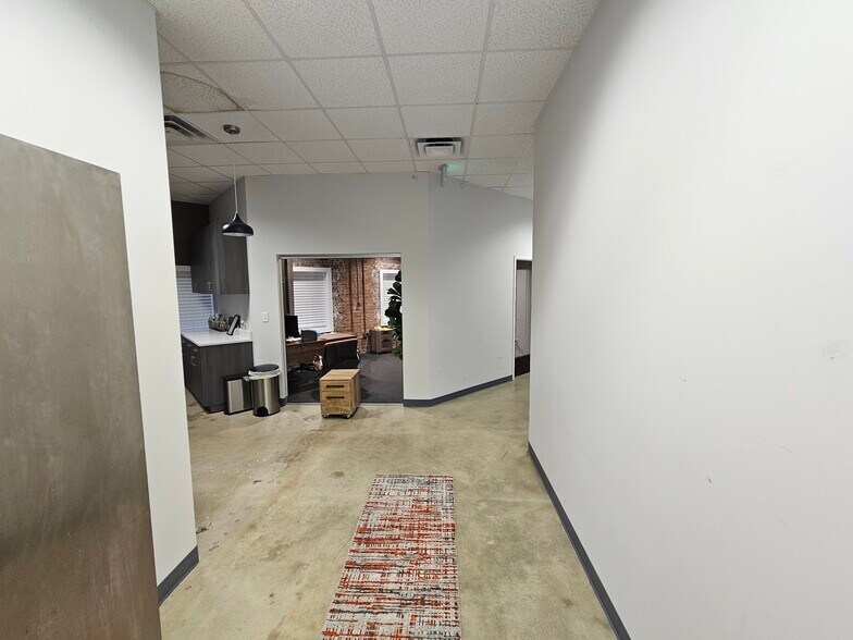 More Photos Of 514 Flat Shoals Ave, Atlanta Bank For Lease