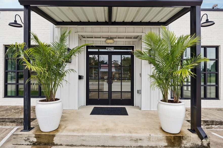 More Photos Of 4521 N Main St, Houston Medical For Lease