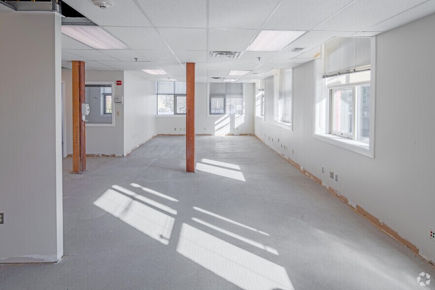 More Photos Of 45 Willard Ave, Providence Medical For Sale