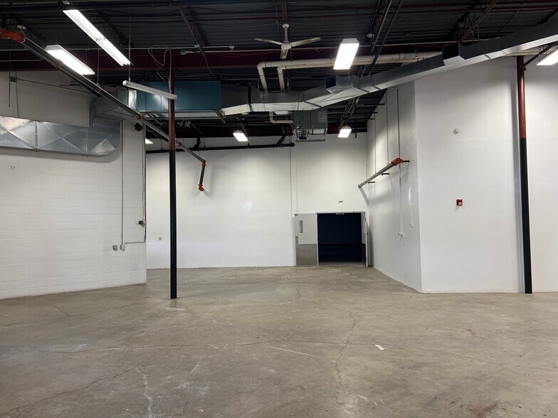 More Photos Of 40 Braintree St, Allston Warehouse For Lease