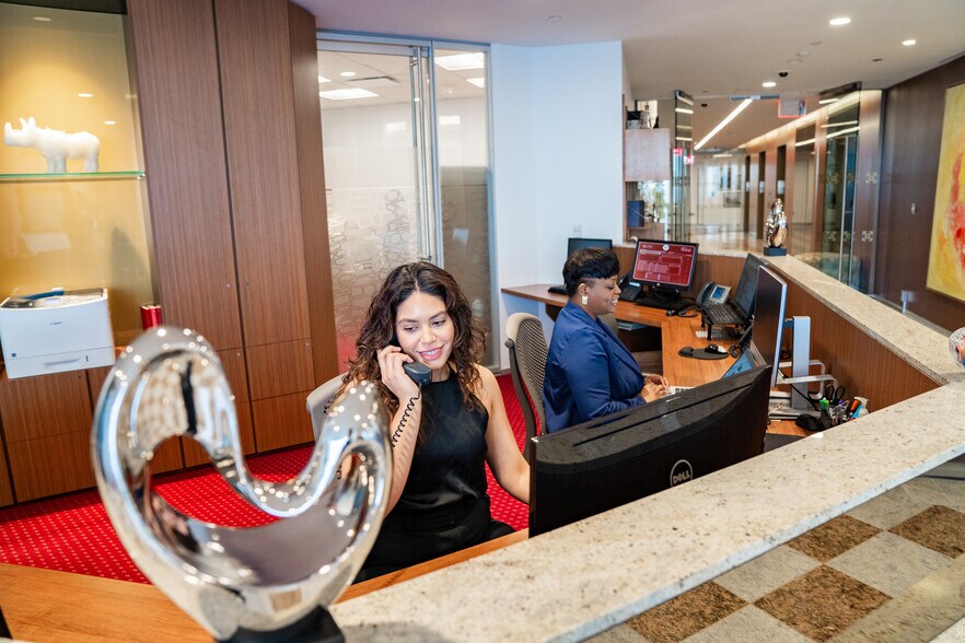 More Photos Of One World Trade Center, New York Office For Lease