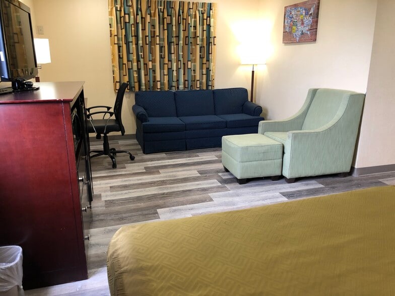 More Photos Of 2600 SE 16th St, Ames Hotel For Sale