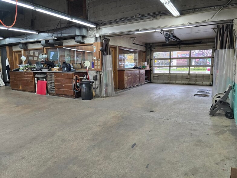 More Photos Of 6243 N Clark St, Chicago Storefront For Sale