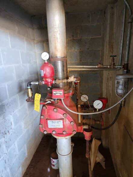 More Photos Of 866 River Rd, Valley Manufacturing For Sale