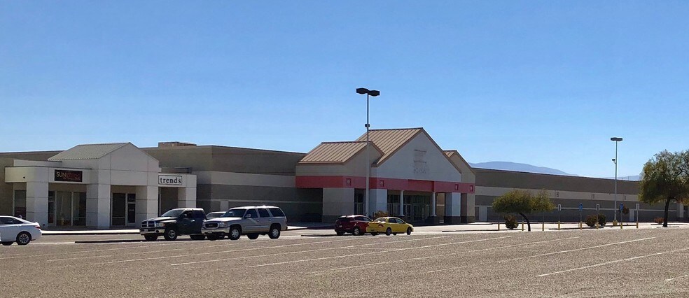 Primary Photo Of 301 Gardner Field Rd, Taft Freestanding For Lease