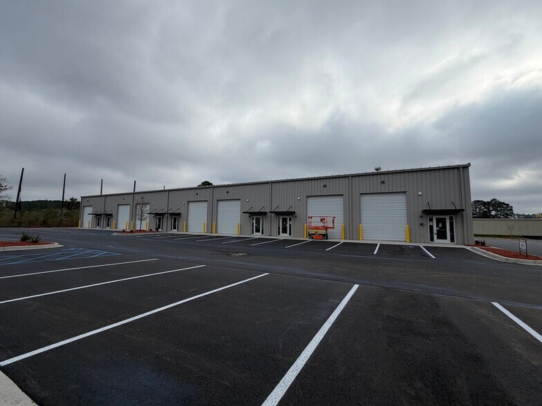 More Photos Of 8476 Dorchester Rd, North Charleston Flex For Lease