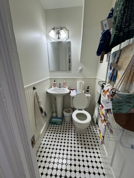 More Photos Of 168 13th Ave NE, Minneapolis Storefront Retail Office For Lease