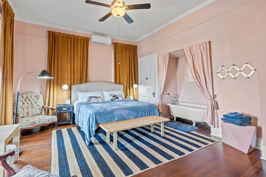 More Photos Of 1103 33rd St, Galveston Hotel For Sale