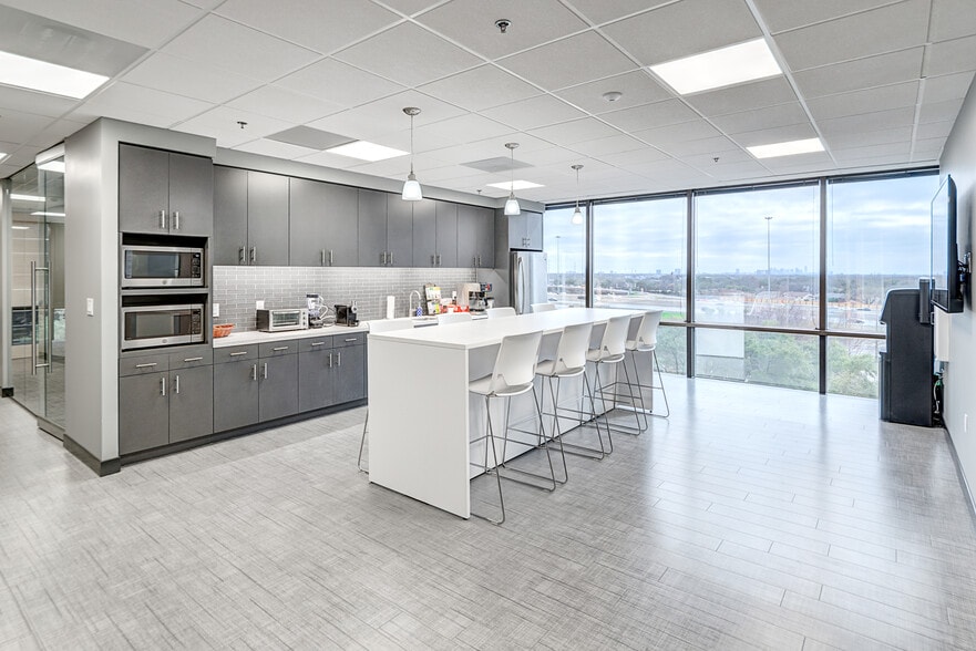 More Photos Of 5001 Lyndon B Johnson Fwy, Dallas Office For Lease