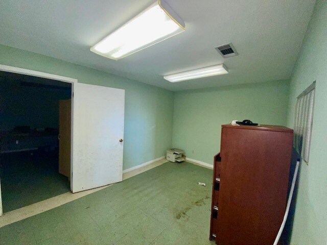 More Photos Of 115 Nehi Cir, Mccomb Industrial For Sale