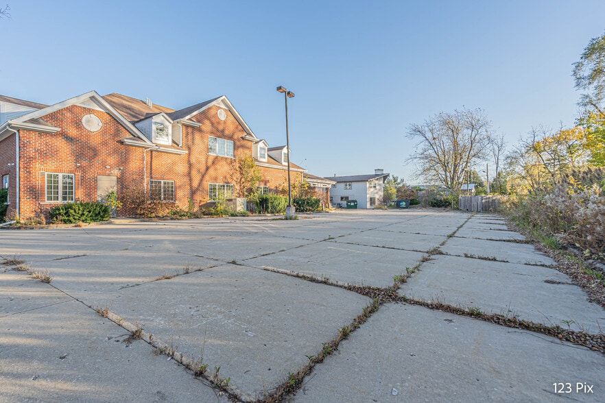 More Photos Of 41412 N Route 83, Antioch Office For Sale
