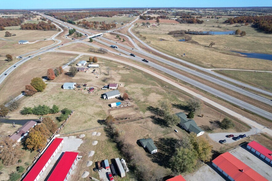 More Photos Of 11159 Lawrence 1163, Mount Vernon Veterinarian Kennel For Sale