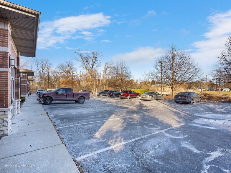 More Photos Of 400 Knoll St, Wheaton Office For Sale