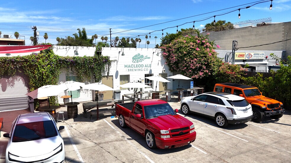 More Photos Of 14741-14743 Calvert St, Van Nuys Service For Sale