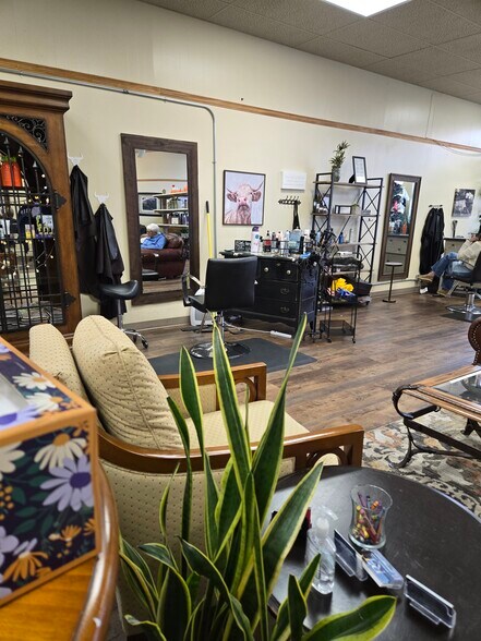 More Photos Of 339 N Main St, Prineville Storefront Retail Office For Sale