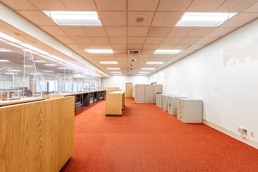 More Photos Of 2495 Lakeshore Dr, Lake Elsinore Bank For Sale