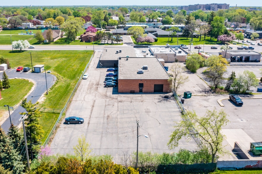 More Photos Of 31119 Greenfield Rd, Beverly Hills Warehouse For Lease