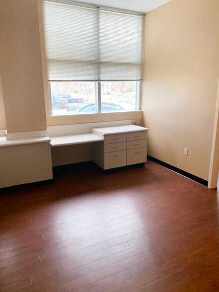 More Photos Of 3430 Newburg Rd, Louisville Medical For Lease