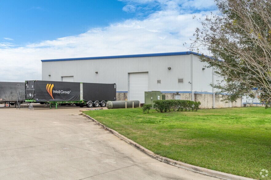 More Photos Of 7441 E Orem Dr, Houston Manufacturing For Sale
