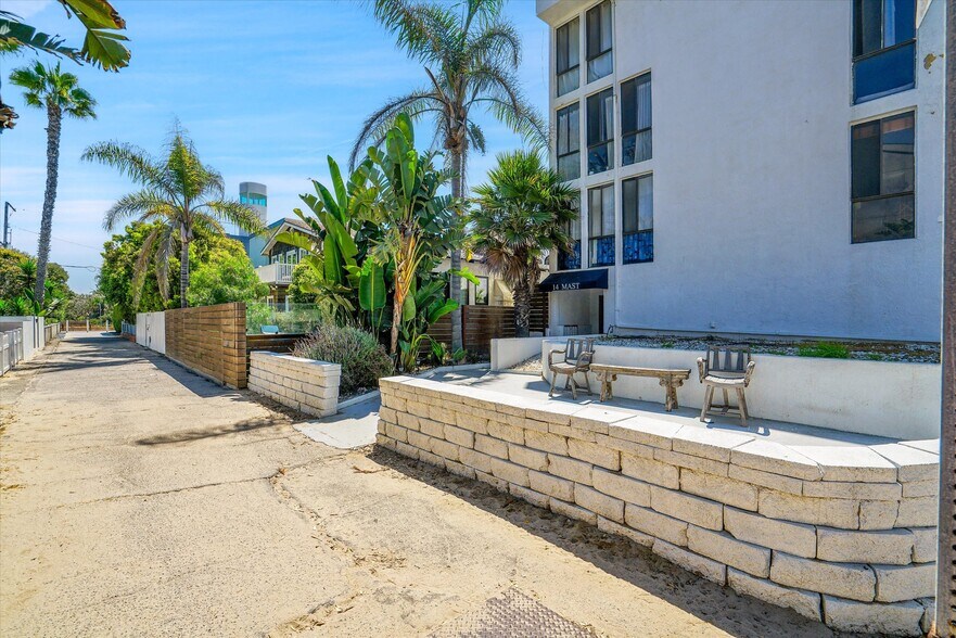More Photos Of 14 Mast, Marina Del Rey Apartments For Sale