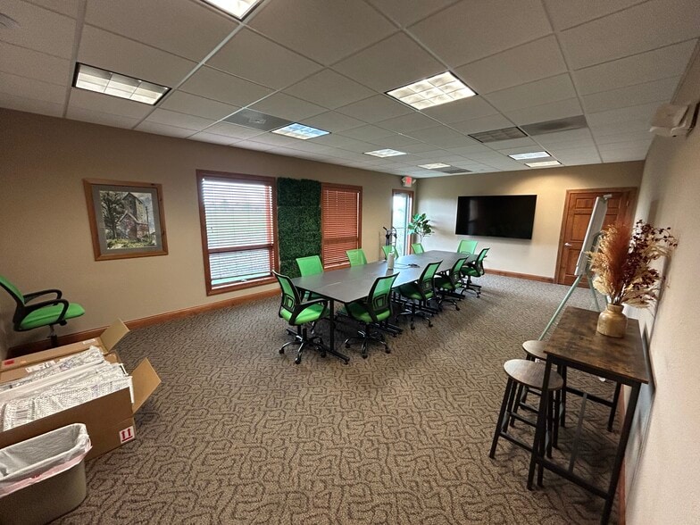 More Photos Of 1702 Tullamore Ave, Bloomington Office For Lease