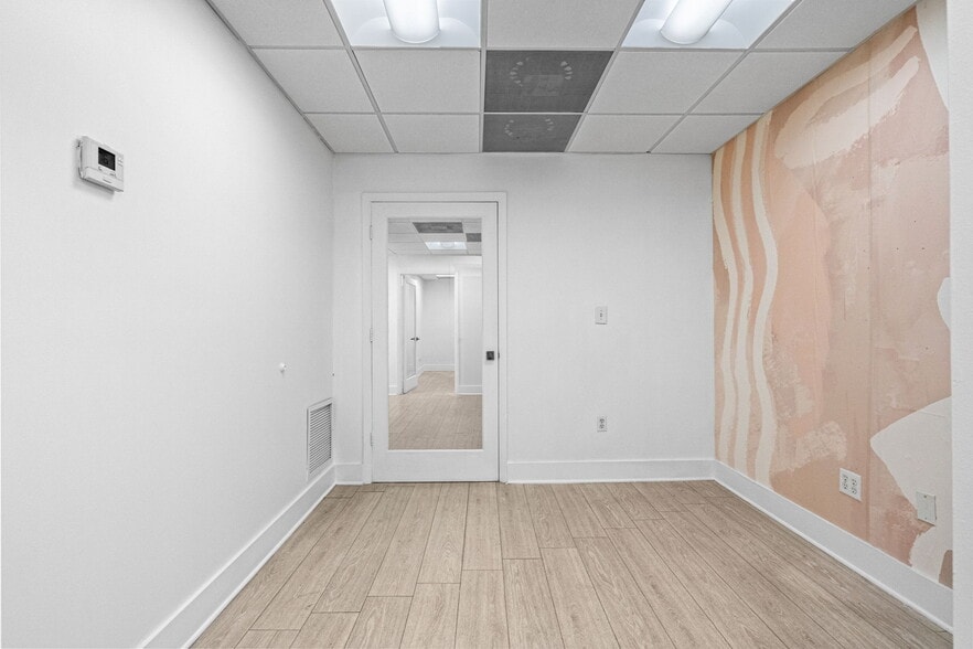 More Photos Of 6330 Manor Ln, South Miami Office For Lease