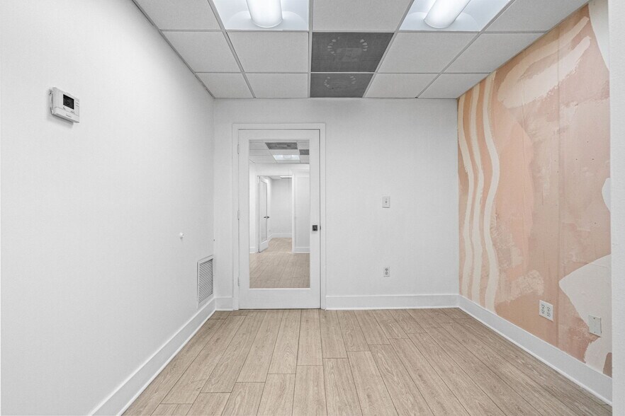 More Photos Of 6330 Manor Ln, South Miami Office For Lease