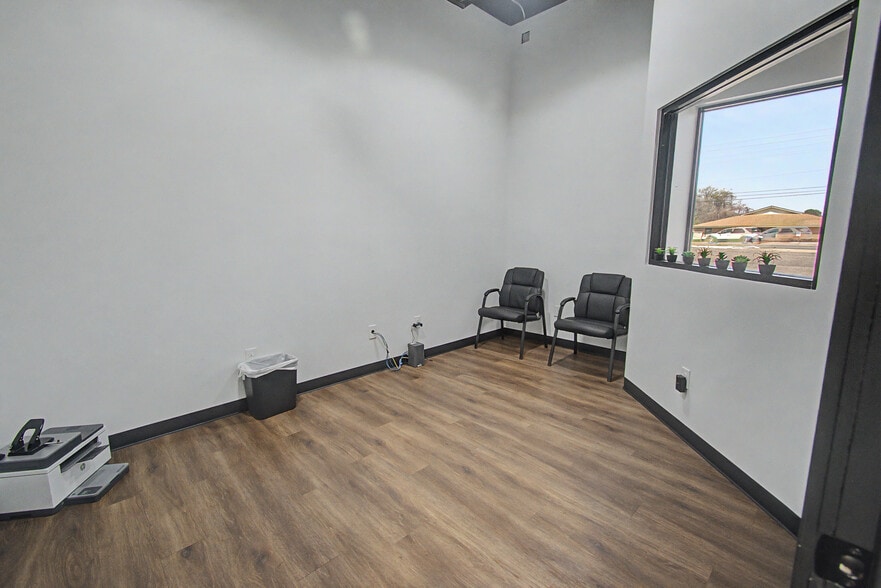 More Photos Of 3305 Chandler Rd, Muskogee Freestanding For Lease