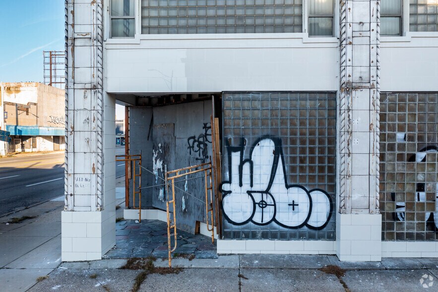 More Photos Of 13700 Woodward Ave, Highland Park Office For Sale
