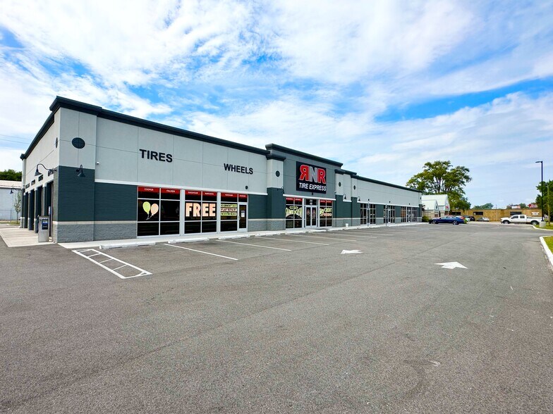 More Photos Of 2101 S 3rd St, Terre Haute Storefront For Lease