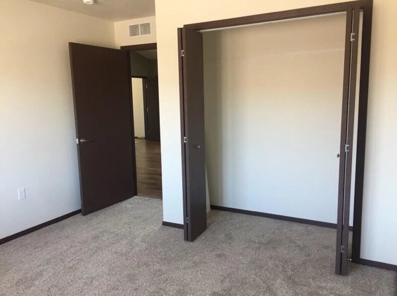 More Photos Of 804-810 Ruud Ln, Hartford Apartments For Sale