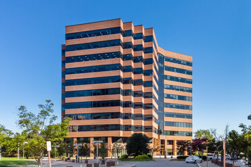 More Photos Of 2111 Wilson Blvd, Arlington Unknown For Lease