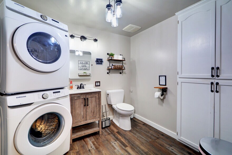 More Photos Of 1415 Pioneer Hwy, Silvana General Retail For Sale